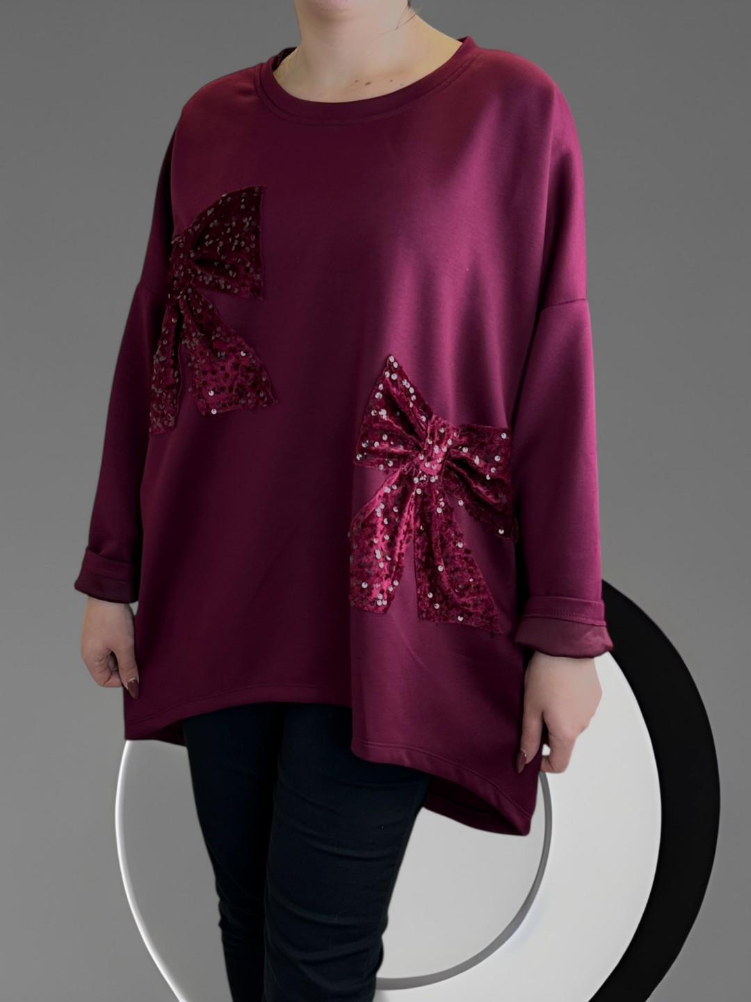 Μπλούζα φούτερ με παγιετένια λεπτομέρεια Μπλούζα φούτερ με παγιετένια λεπτομέρεια