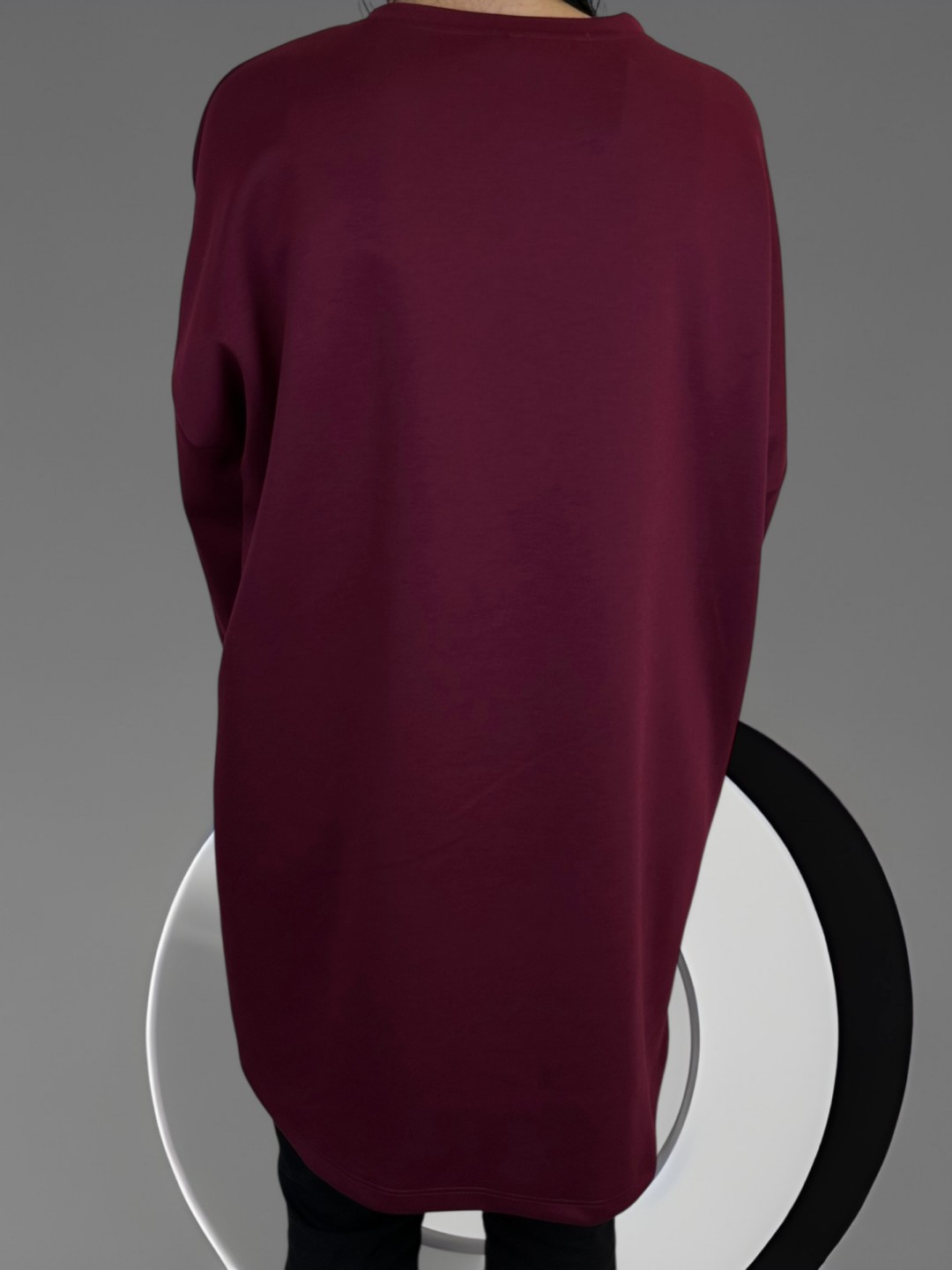 Μπλούζα φούτερ με παγιετένια λεπτομέρεια Μπλούζα φούτερ με παγιετένια λεπτομέρεια