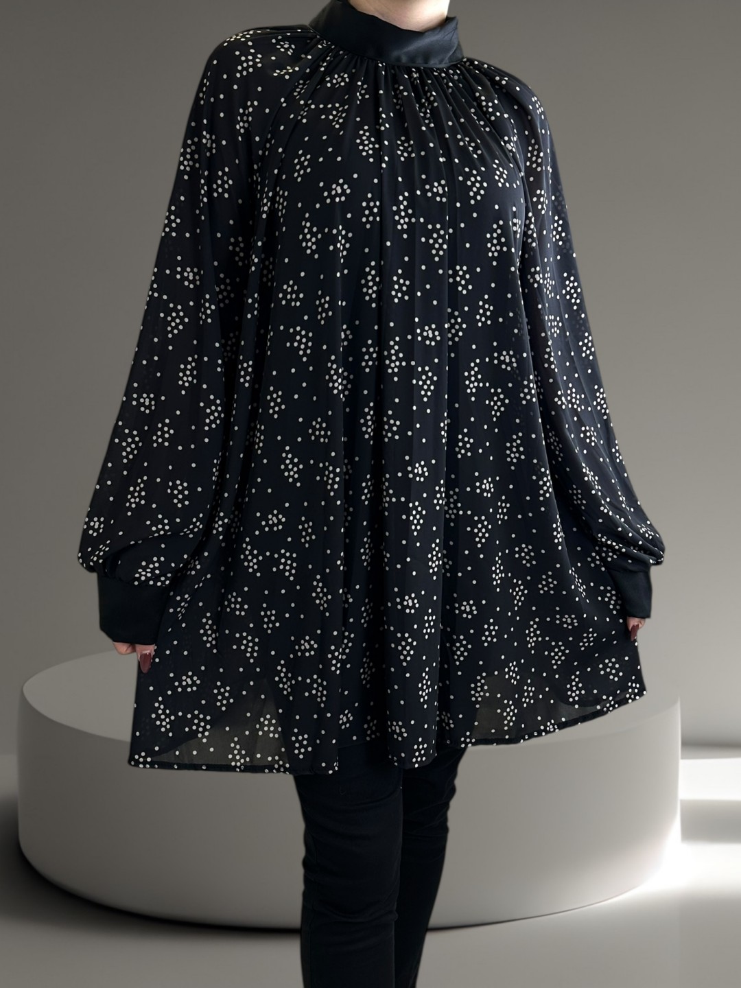 Πουκάμισο με φιόγκο πίσω για κομψές εμφανίσεις Πουκάμισο με φιόγκο πίσω για κομψές εμφανίσεις