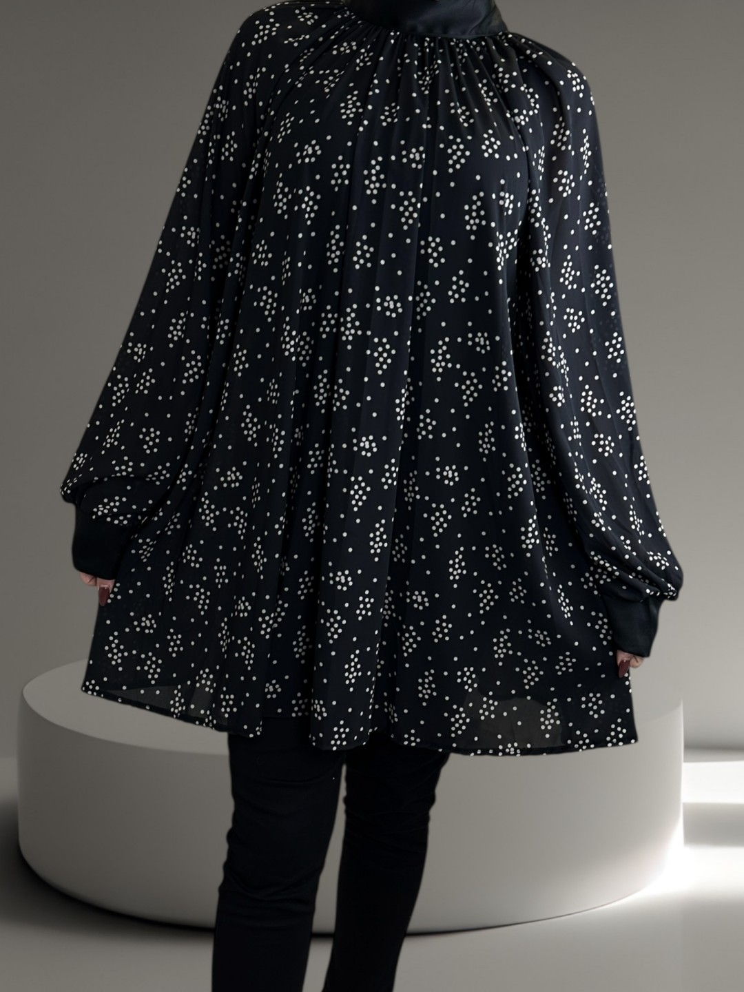 Πουκάμισο με φιόγκο πίσω για κομψές εμφανίσεις Πουκάμισο με φιόγκο πίσω για κομψές εμφανίσεις