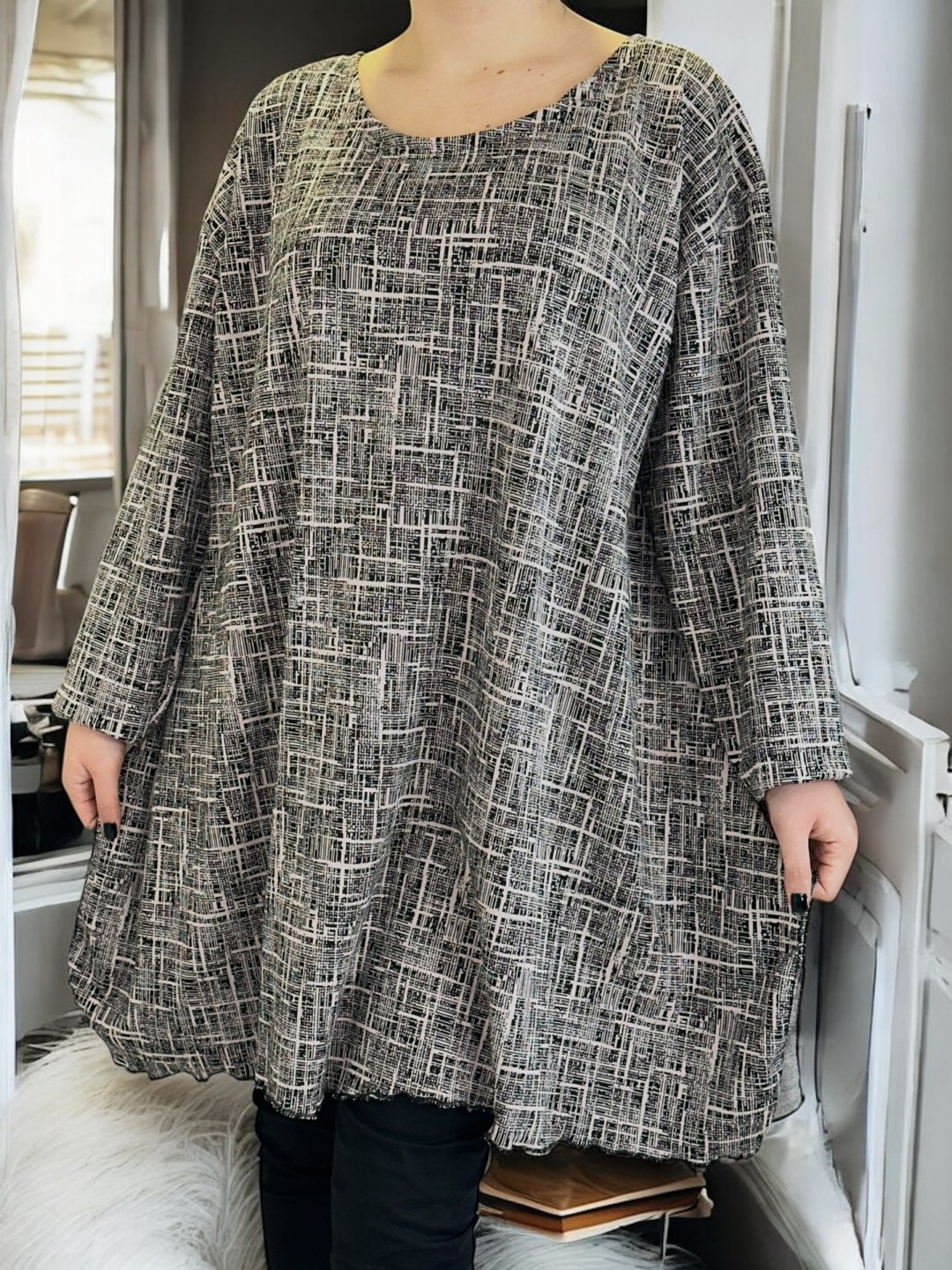 Εντυπωσιακό μπλουζοφόρεμα με σχέδιο ζιγκ-ζαγκ Εντυπωσιακό μπλουζοφόρεμα με σχέδιο ζιγκ-ζαγκ