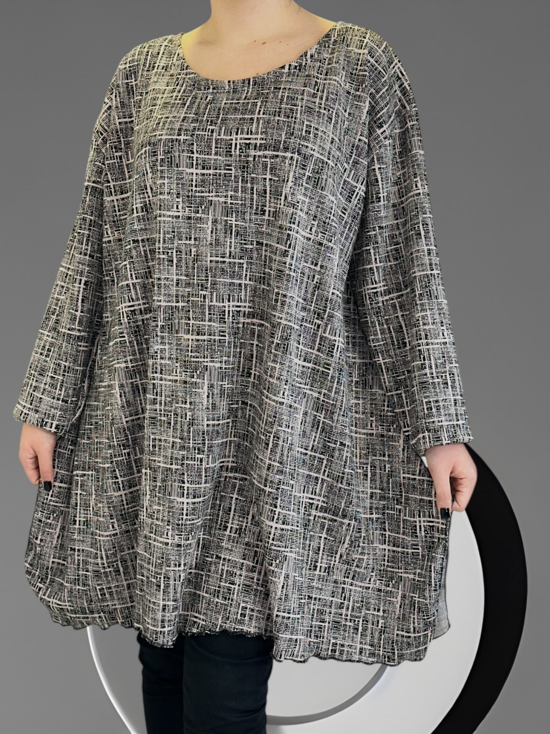 Εντυπωσιακό μπλουζοφόρεμα με σχέδιο ζιγκ-ζαγκ Εντυπωσιακό μπλουζοφόρεμα με σχέδιο ζιγκ-ζαγκ