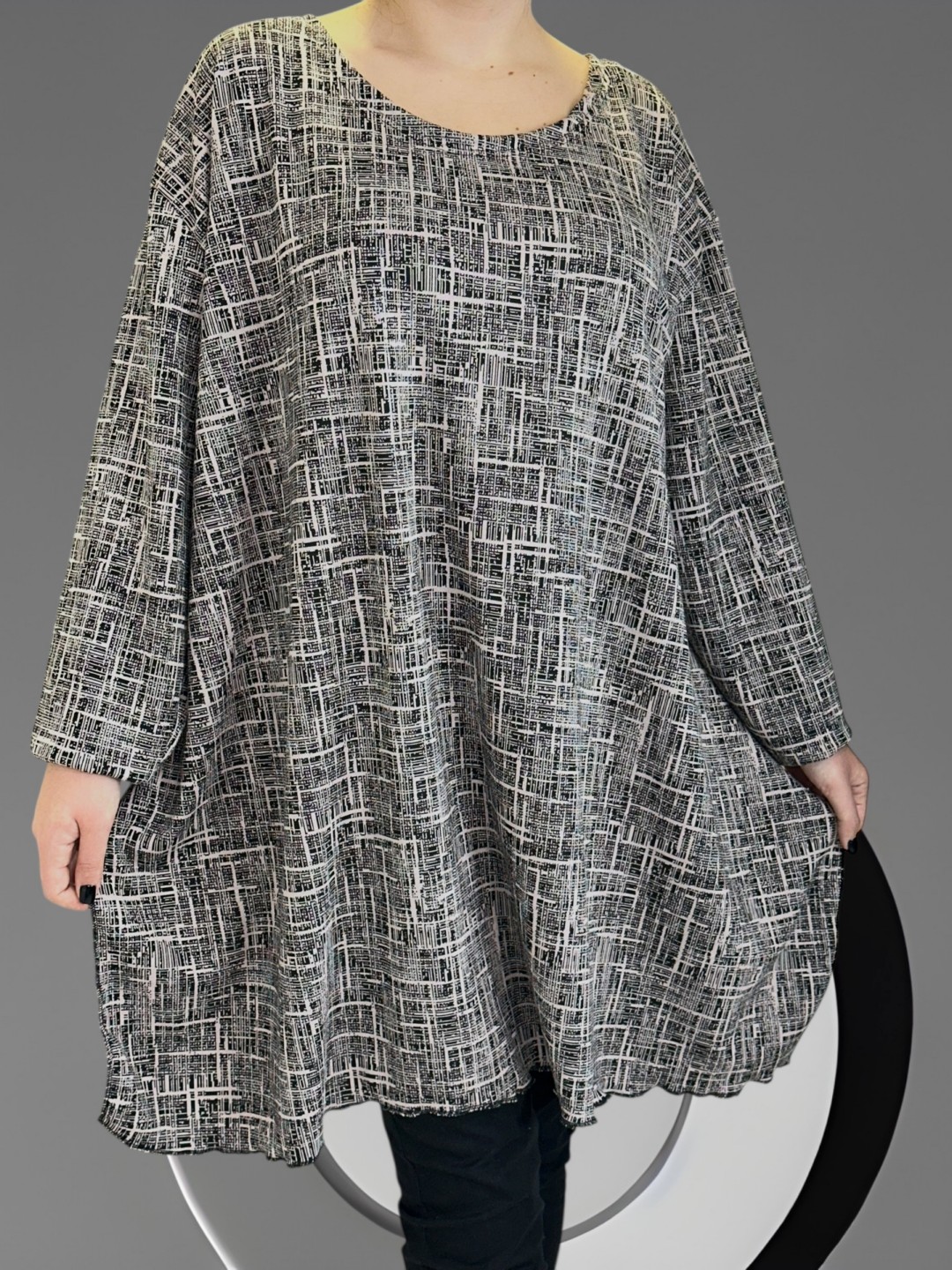 Εντυπωσιακό μπλουζοφόρεμα με σχέδιο ζιγκ-ζαγκ Εντυπωσιακό μπλουζοφόρεμα με σχέδιο ζιγκ-ζαγκ