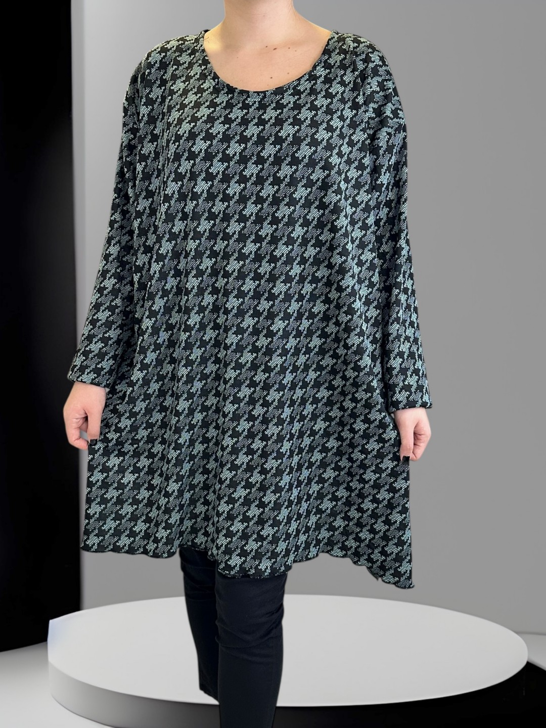 Πετρόλ καρό μπλουζοφόρεμα με άνετη γραμμή Πετρόλ καρό μπλουζοφόρεμα με άνετη γραμμή