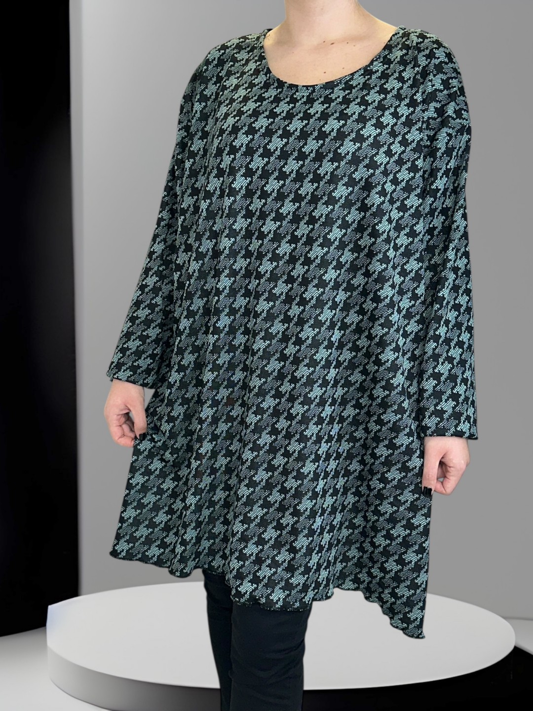 Πετρόλ καρό μπλουζοφόρεμα με άνετη γραμμή Πετρόλ καρό μπλουζοφόρεμα με άνετη γραμμή