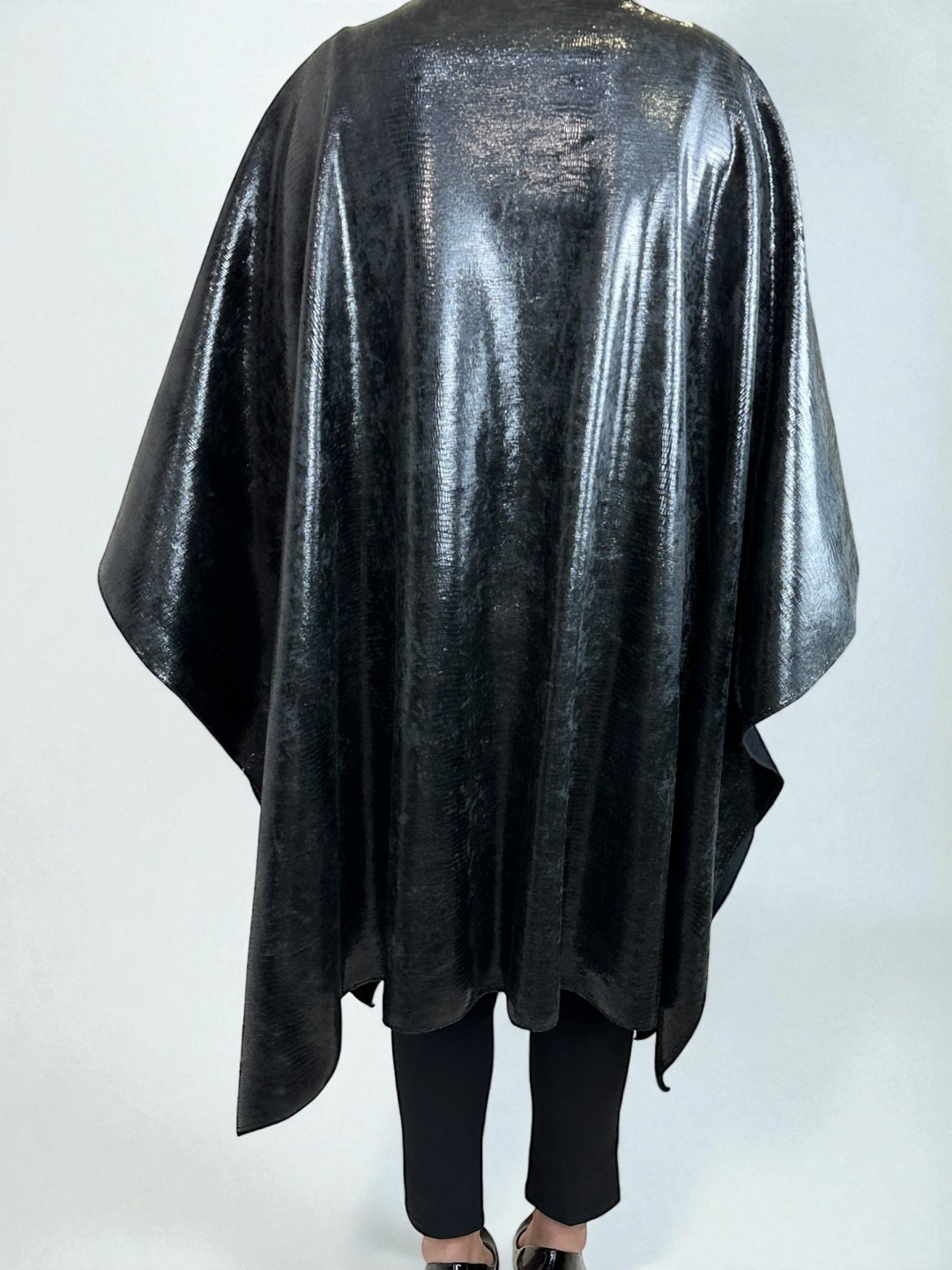 Μοντέρνα κάπα για chic layering Μοντέρνα κάπα για chic layering