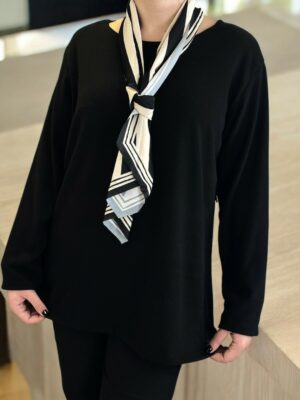 Μπλούζα με λαιμόκοψη και φουλάρι