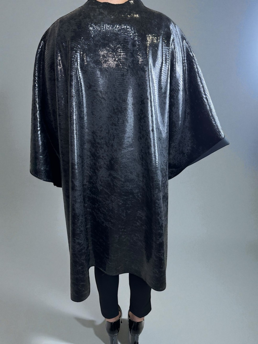 Κάπα Γυαλιστερη  για  επίσημο look Κάπα Γυαλιστερη  για  επίσημο look