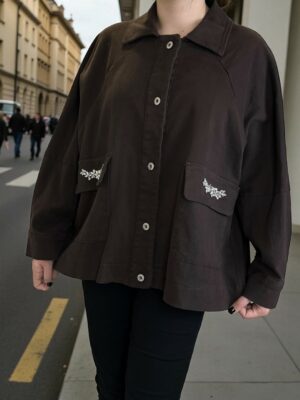 Τζάκετ με λεπτομέρειες στρας στις τσέπες