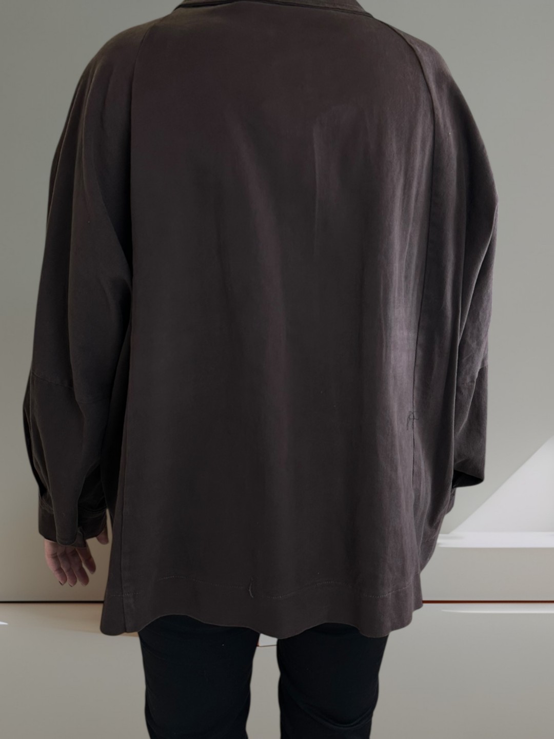 Τζάκετ με λεπτομέρειες στρας στις τσέπες Τζάκετ με λεπτομέρειες στρας στις τσέπες