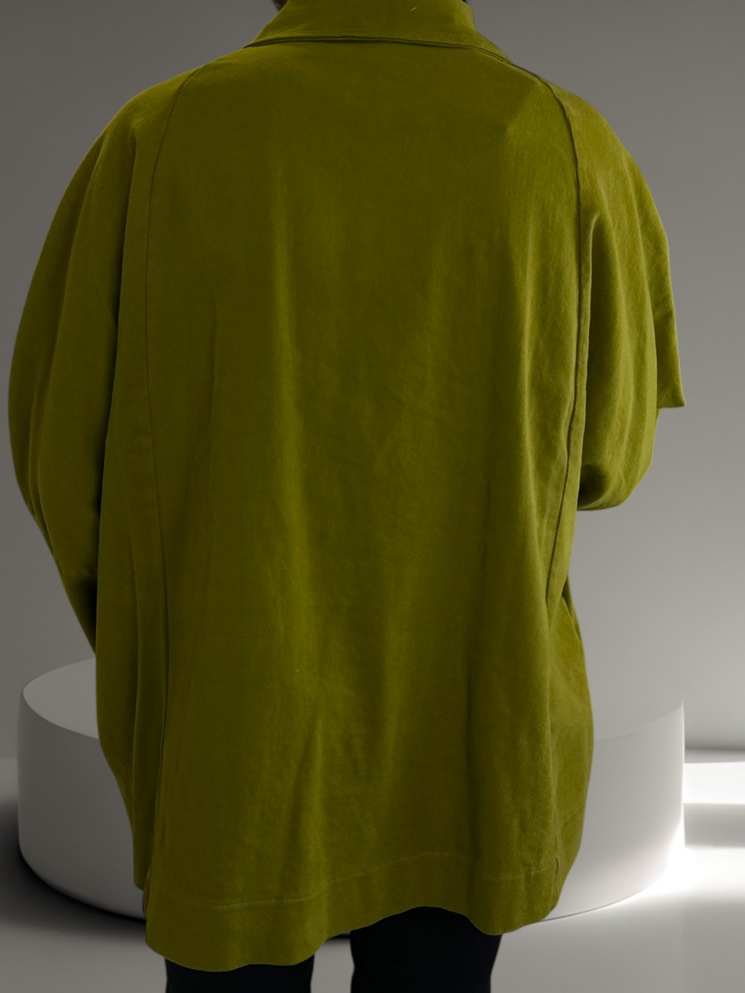 Τζάκετ με λεπτομέρειες στρας στις τσέπες Τζάκετ με λεπτομέρειες στρας στις τσέπες