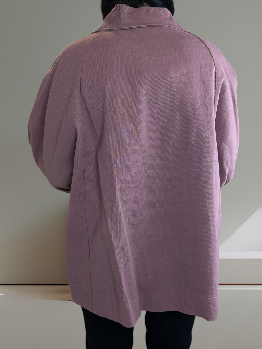 Τζάκετ με λεπτομέρειες στρας στις τσέπες Τζάκετ με λεπτομέρειες στρας στις τσέπες