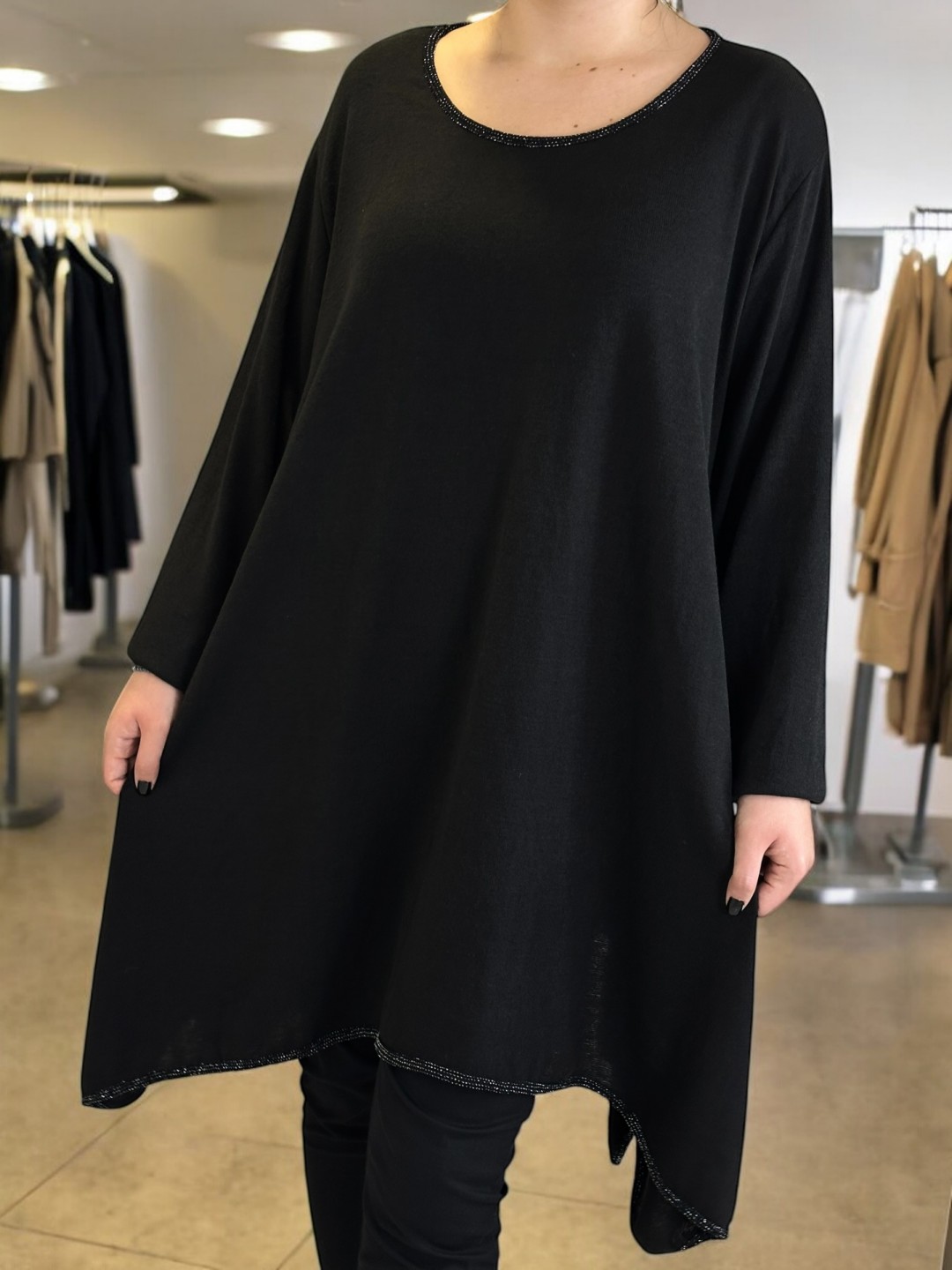 Κομψό μπλουζοφόρεμα με διακριτικές λούρεξ πινελιές Κομψό μπλουζοφόρεμα με διακριτικές λούρεξ πινελιές