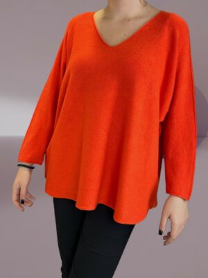 Πουλόβερ με V λαιμόκοψη και μοντέρνα γραμμή