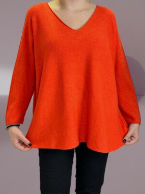 Πουλόβερ με V λαιμόκοψη και μοντέρνα γραμμή