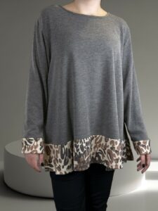 Μπλούζα με φαρδιά φάσα στο τελείωμα