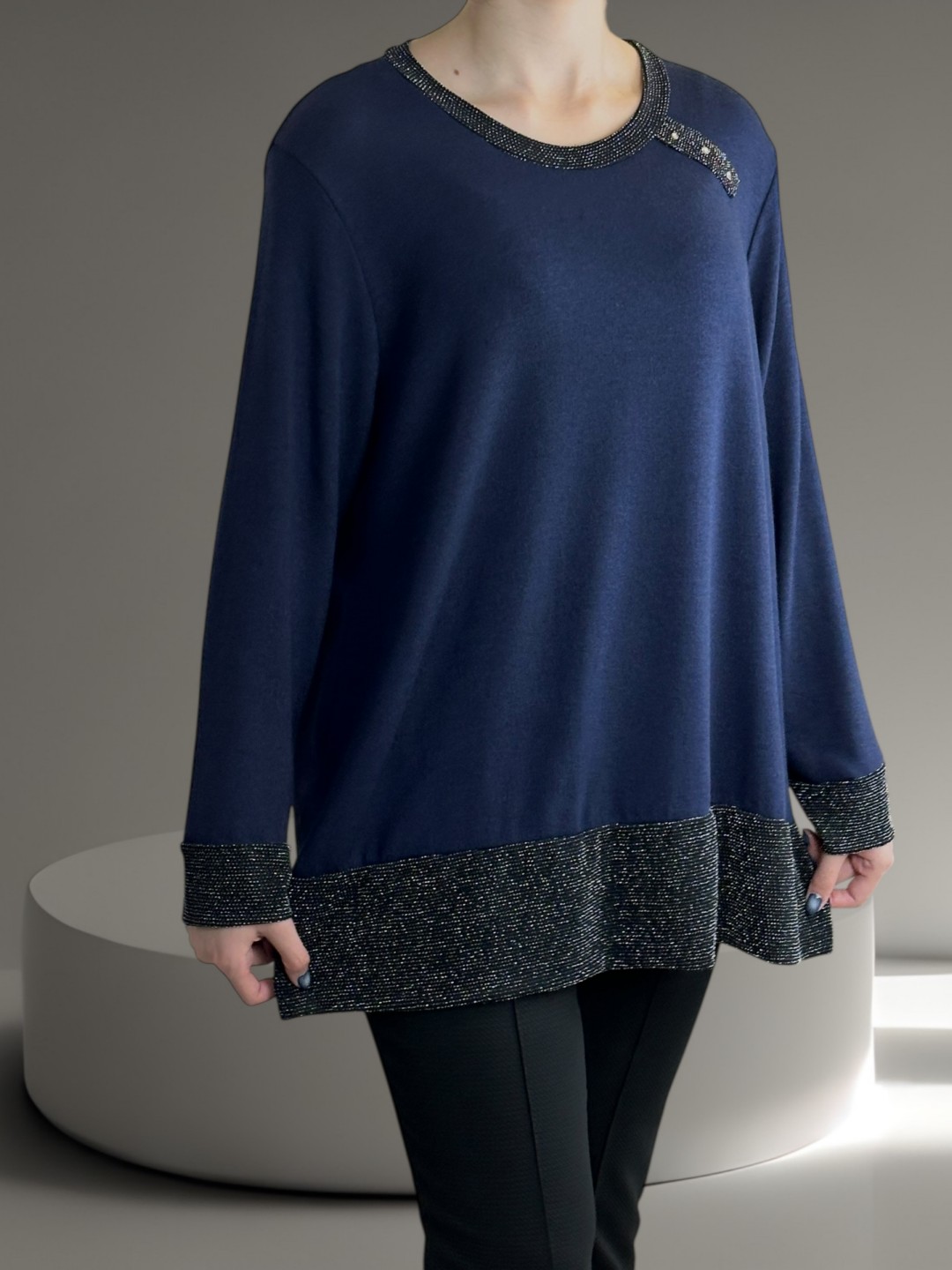 Μπλούζα με χρυσόσκονη λουρέξ για εντυπωσιακές εμφανίσεις Μπλούζα με χρυσόσκονη λουρέξ για εντυπωσιακές εμφανίσεις