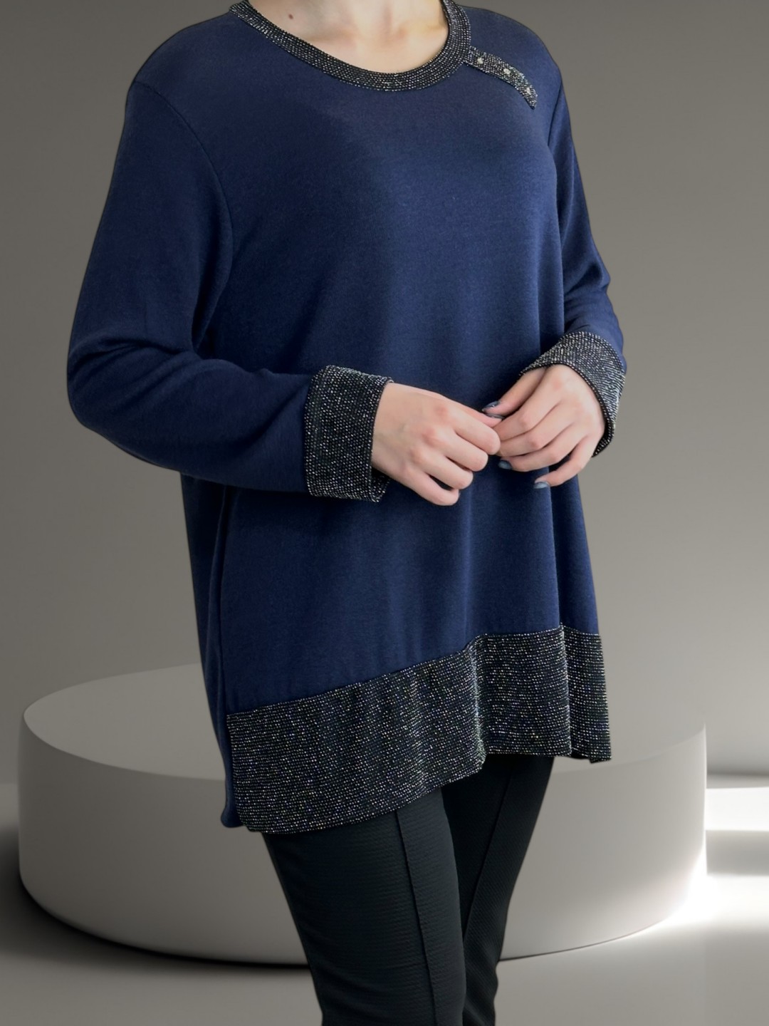 Μπλούζα με χρυσόσκονη λουρέξ για εντυπωσιακές εμφανίσεις Μπλούζα με χρυσόσκονη λουρέξ για εντυπωσιακές εμφανίσεις