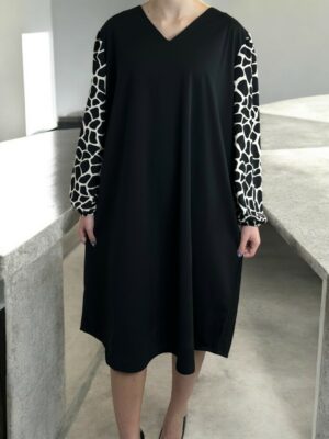 Μοντέρνο Φόρεμα με Ζέβρα Λεπτομέρεια στα Μανίκια