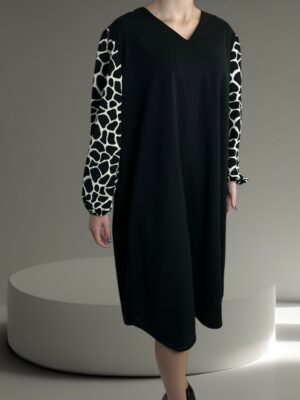 Μοντέρνο Φόρεμα με Ζέβρα Λεπτομέρεια στα Μανίκια