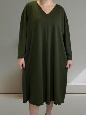 Κομψό φόρεμα plus size με V ντεκολτέ