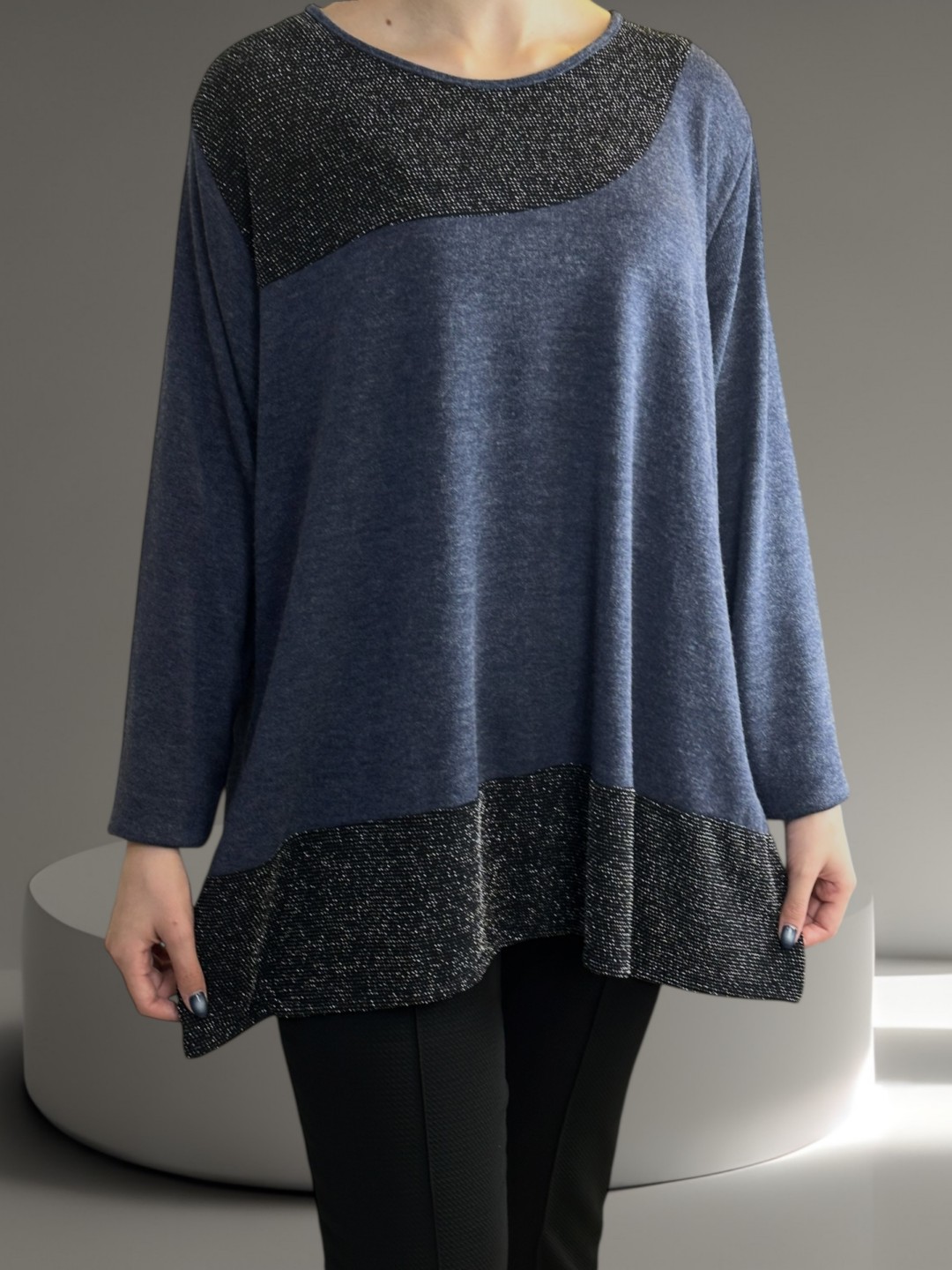 Μπλούζα με διακριτική λάμψη lurex Μπλούζα με διακριτική λάμψη lurex