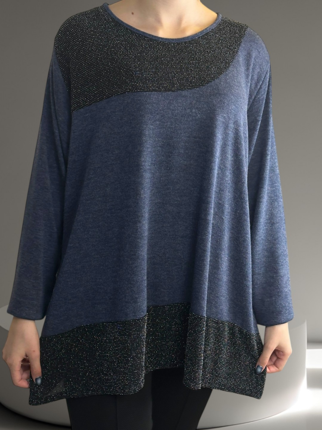 Μπλούζα με διακριτική λάμψη lurex Μπλούζα με διακριτική λάμψη lurex