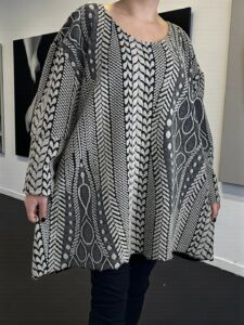 Κομψό μπλουζοφόρεμα ασπρόμαυρης διχρωμίας