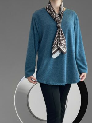 Μπλούζα με λαιμόκοψη και φουλάρι