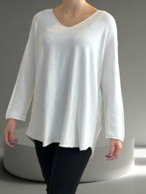 Πουλόβερ με V λαιμόκοψη και μοντέρνα γραμμή