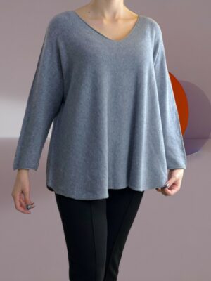 Πουλόβερ με V λαιμόκοψη και μοντέρνα γραμμή