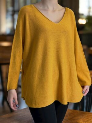 Πουλόβερ με V λαιμόκοψη και μοντέρνα γραμμή