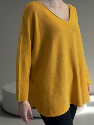 Πουλόβερ με V λαιμόκοψη και μοντέρνα γραμμή