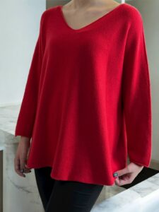 Πουλόβερ με V λαιμόκοψη και μοντέρνα γραμμή