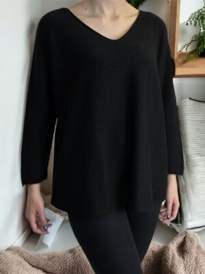 Πουλόβερ με V λαιμόκοψη και μοντέρνα γραμμή