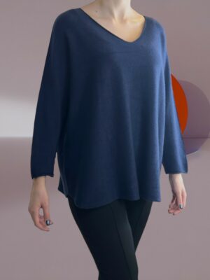 Πουλόβερ με V λαιμόκοψη και μοντέρνα γραμμή