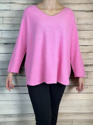 Πουλόβερ με V λαιμόκοψη και μοντέρνα γραμμή