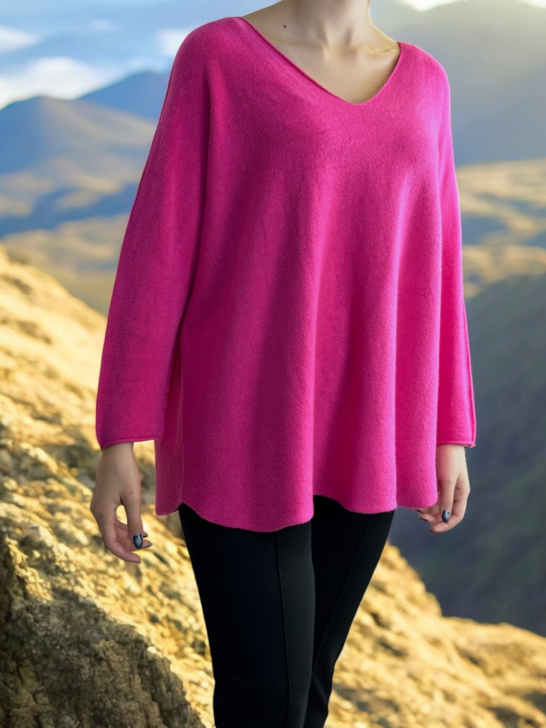 Πουλόβερ με V λαιμόκοψη και μοντέρνα γραμμή Πουλόβερ με V λαιμόκοψη και μοντέρνα γραμμή