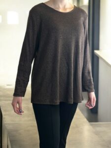 Μπλούζα με διακριτική χρυσοκλωστή για elegant look