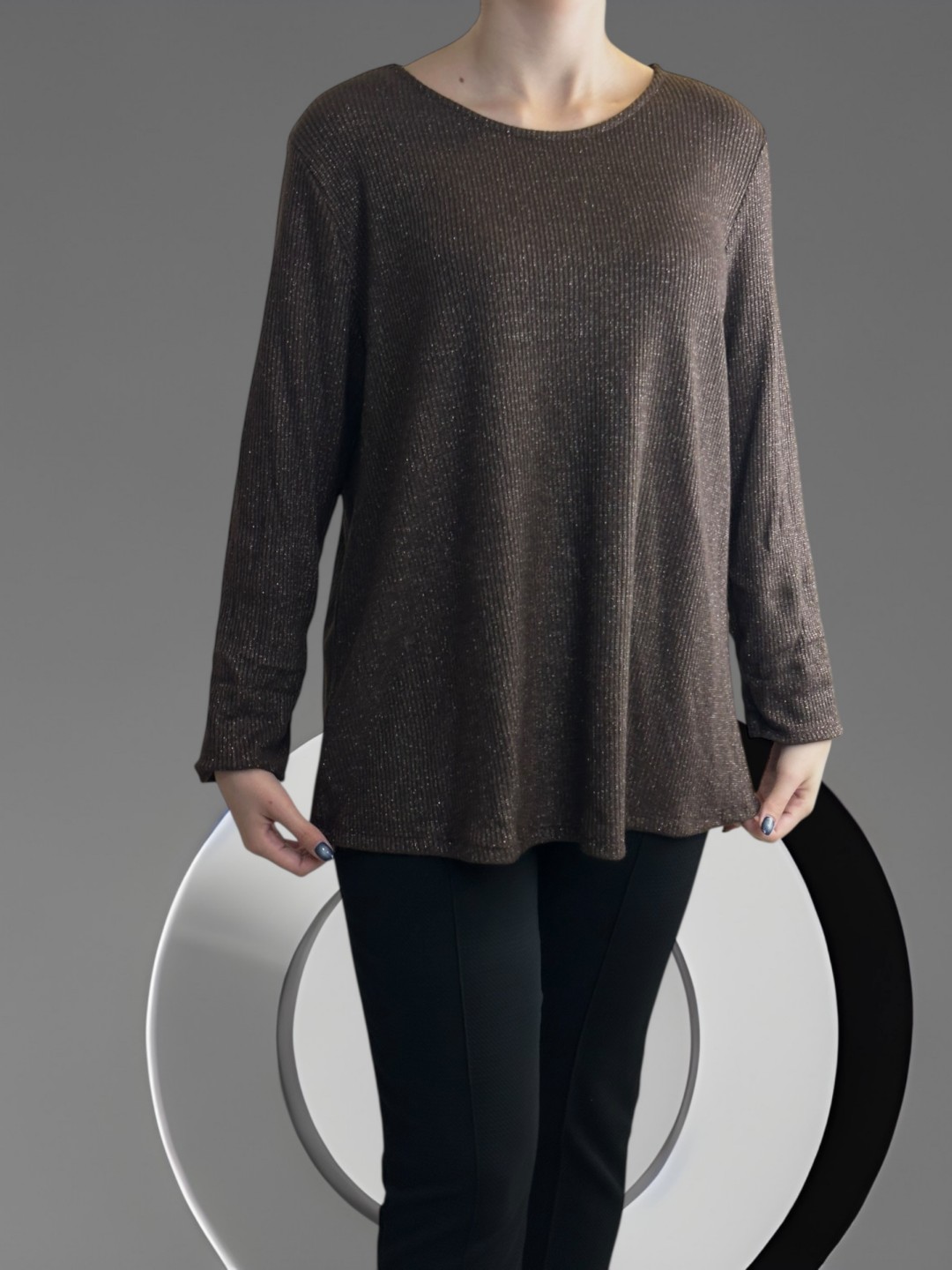 Μπλούζα με διακριτική χρυσοκλωστή για elegant look Μπλούζα με διακριτική χρυσοκλωστή για elegant look