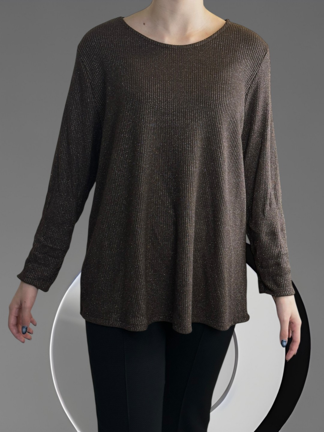 Μπλούζα με διακριτική χρυσοκλωστή για elegant look Μπλούζα με διακριτική χρυσοκλωστή για elegant look