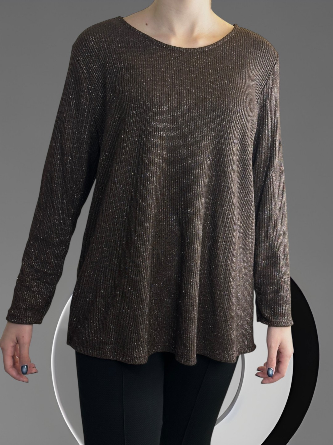 Μπλούζα με διακριτική χρυσοκλωστή για elegant look Μπλούζα με διακριτική χρυσοκλωστή για elegant look