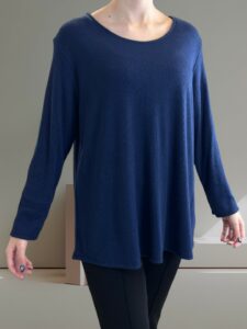 Μπλούζα με διακριτική χρυσοκλωστή για elegant look