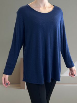 Μπλούζα με διακριτική χρυσοκλωστή για elegant look