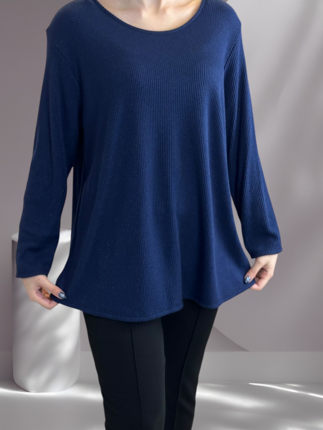 Μπλούζα με διακριτική χρυσοκλωστή για elegant look Μπλούζα με διακριτική χρυσοκλωστή για elegant look