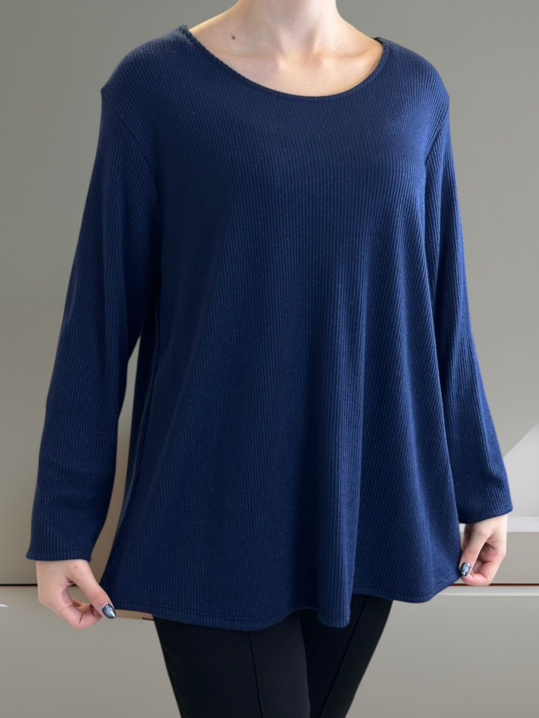 Μπλούζα με διακριτική χρυσοκλωστή για elegant look Μπλούζα με διακριτική χρυσοκλωστή για elegant look