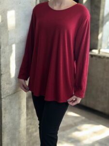 Μπλούζα με διακριτική χρυσοκλωστή για elegant look