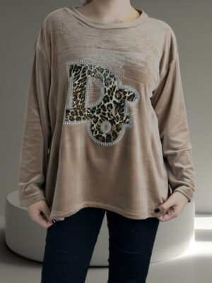 Μπλούζα με γράμματα από βελούδινη