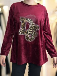 Μπλούζα με γράμματα από βελούδινη