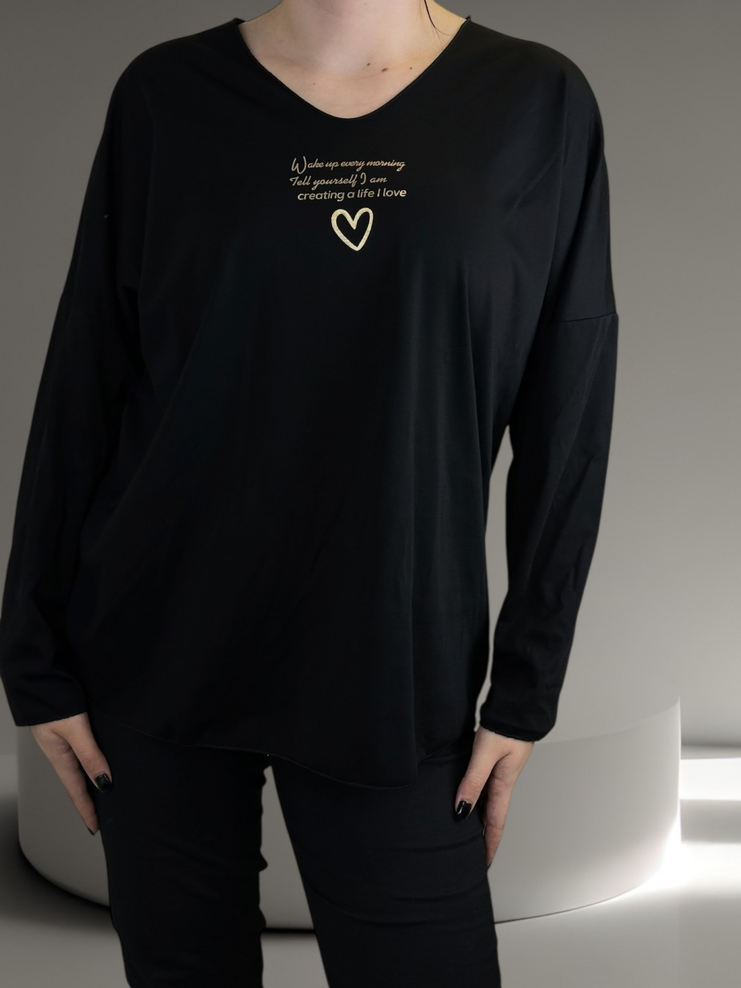 Μπλούζα με χρυσά γράμματα Μπλούζα με χρυσά γράμματα